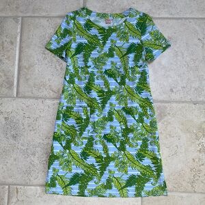 Green Fern Print Short Sleeve Shift Dress on Light Blue
